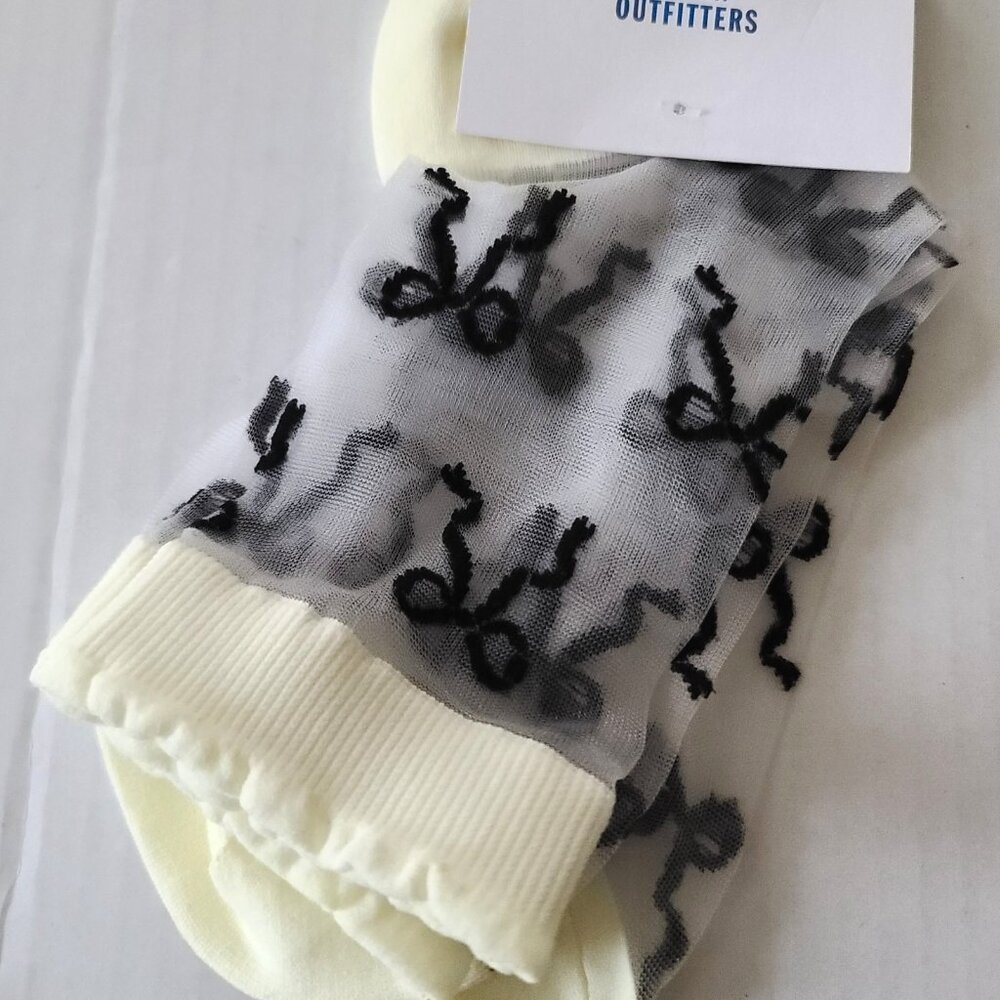 URBAN OUTFITTERS Sheer Bow Patterned Crew Socks Cream Coquette Flirty NWT - Picture 2 of 5